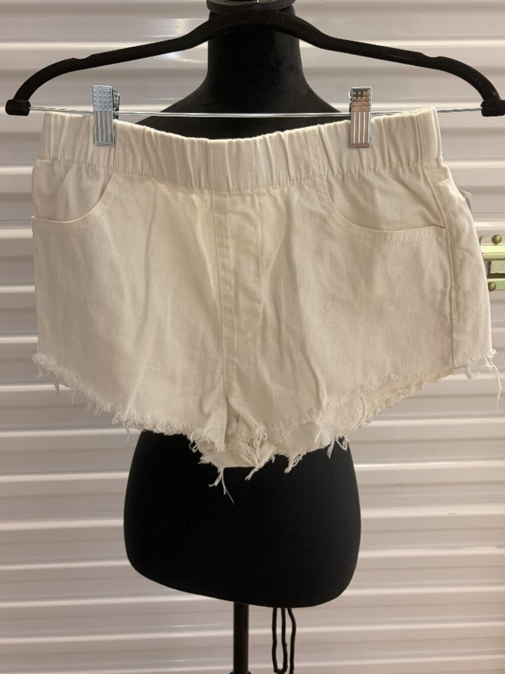 Women's Medium white elastic waist jean shorts